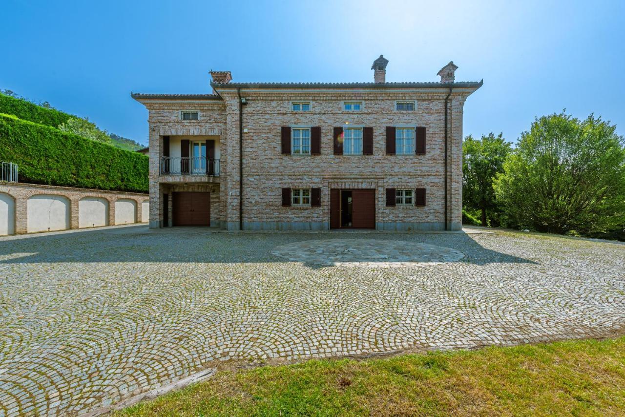 Villa Cornelia , Entire Villa With Private Pool Corneliano d'Alba المظهر الخارجي الصورة