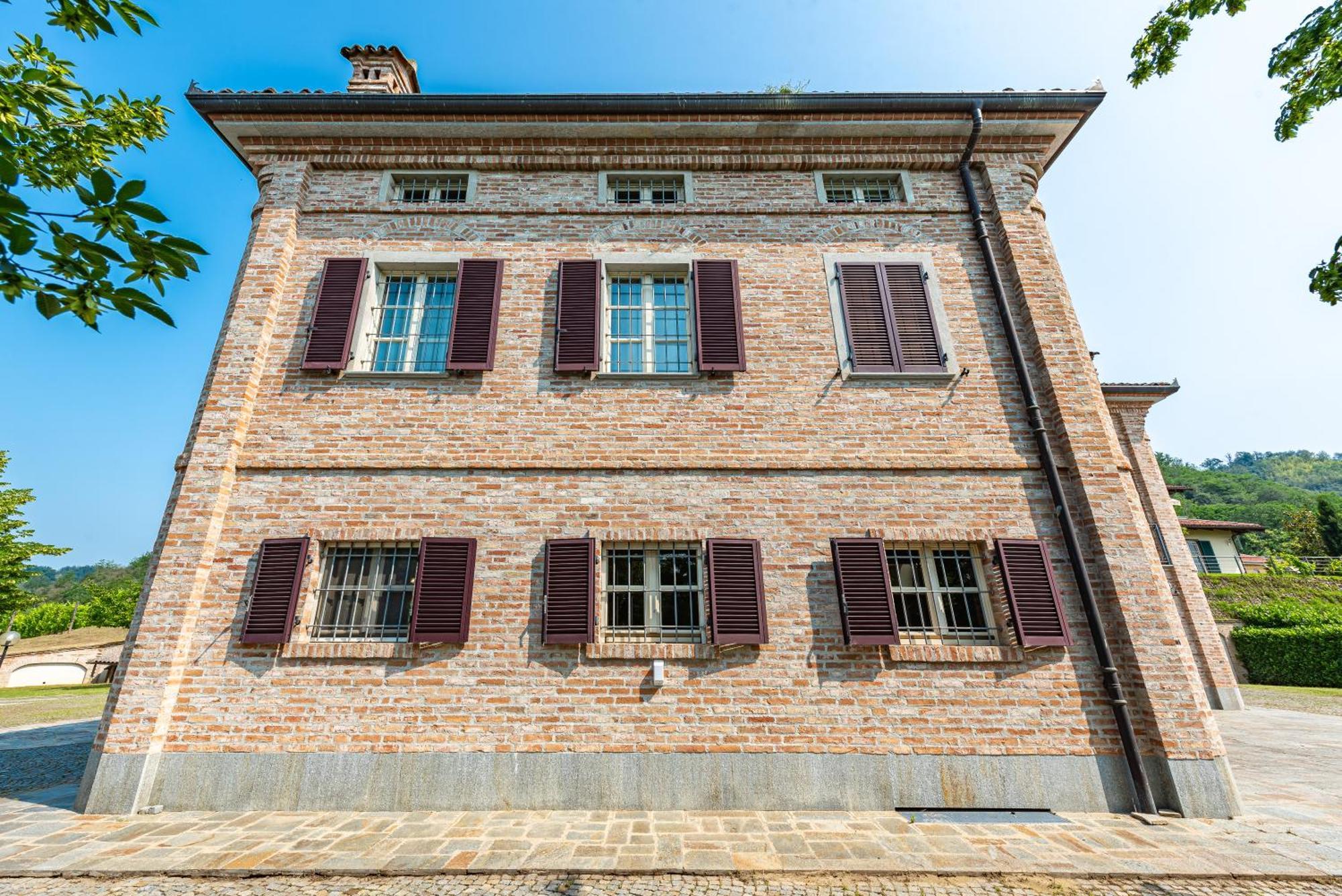 Villa Cornelia , Entire Villa With Private Pool Corneliano d'Alba المظهر الخارجي الصورة