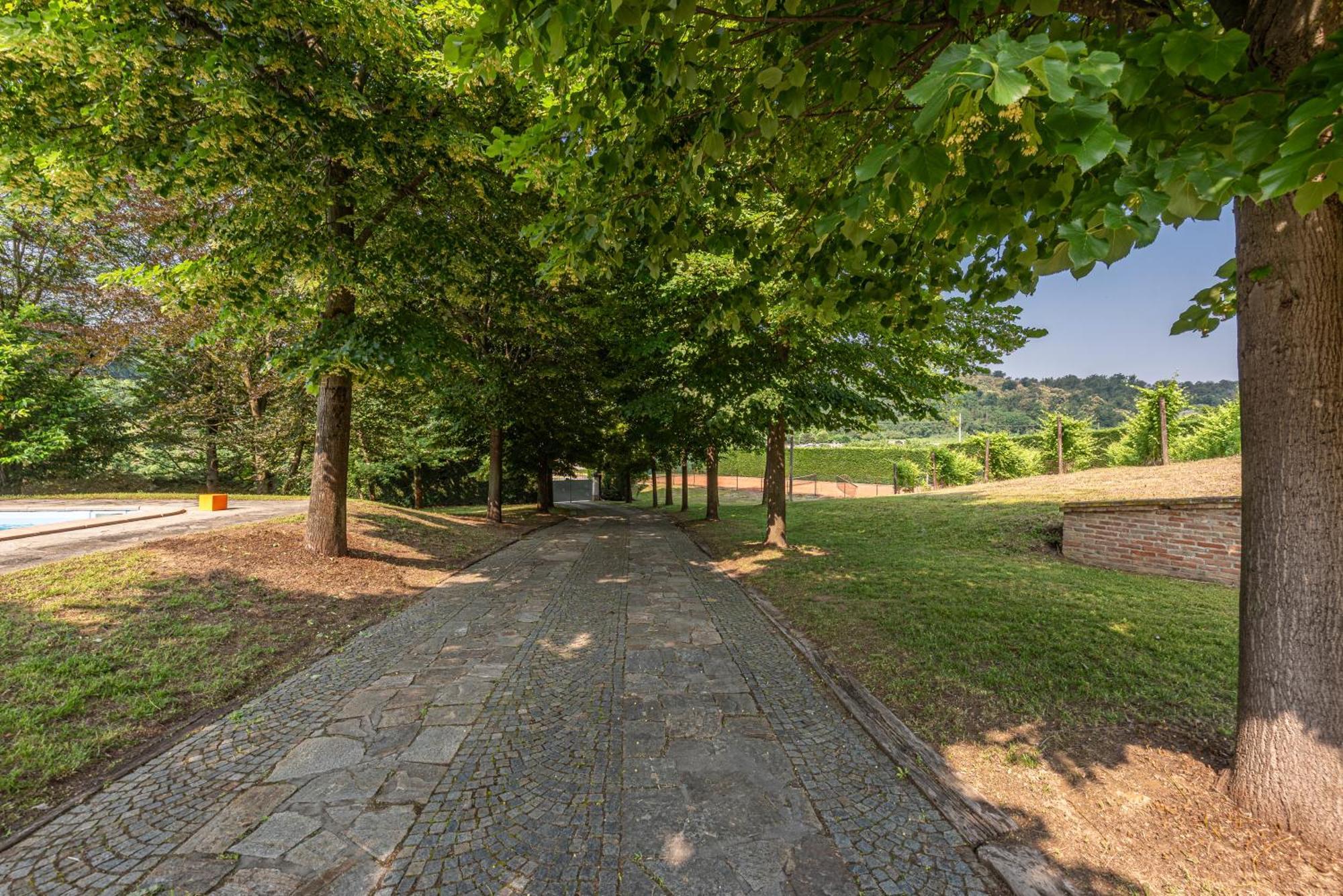 Villa Cornelia , Entire Villa With Private Pool Corneliano d'Alba المظهر الخارجي الصورة